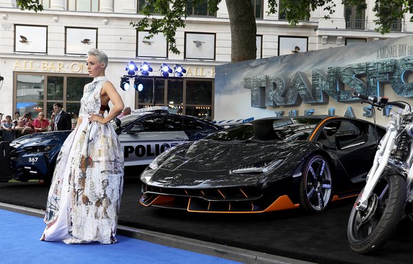 Transformers The Last Knight   Michael Bays Official Photos From Global Premiere In London  (43 of 136)